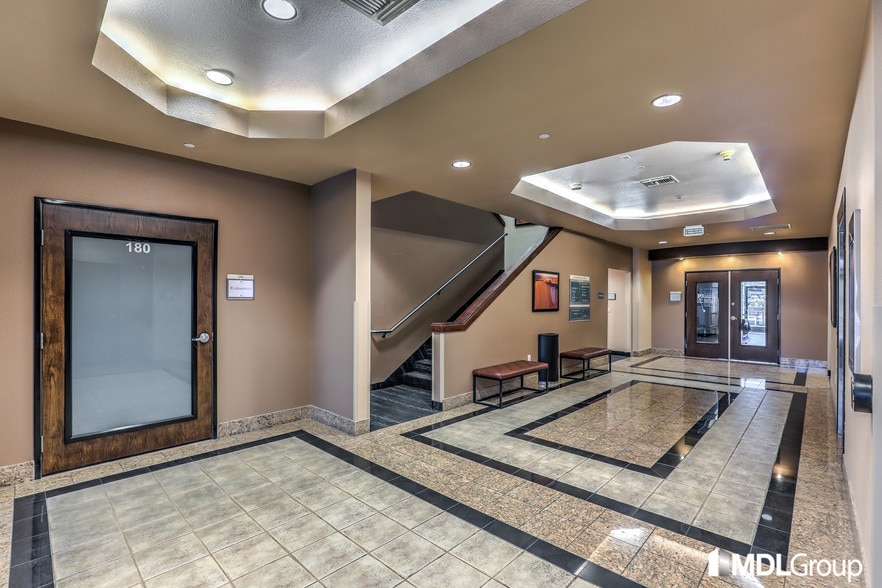 880 Seven Hills Dr, Henderson, NV for lease - Lobby - Image 3 of 10