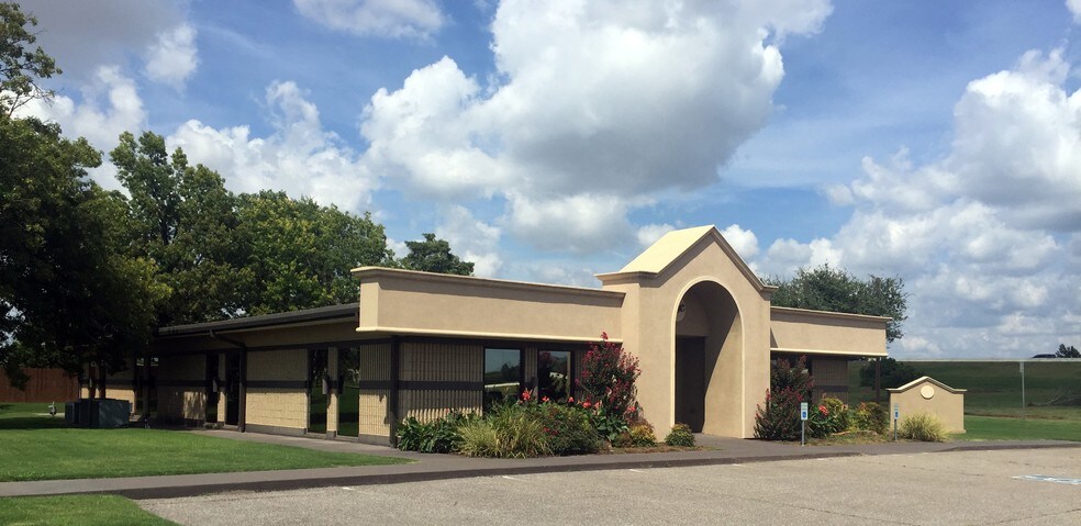 10707 Broadway Ext Service Rd, Oklahoma City, OK for sale - Building Photo - Image 1 of 1