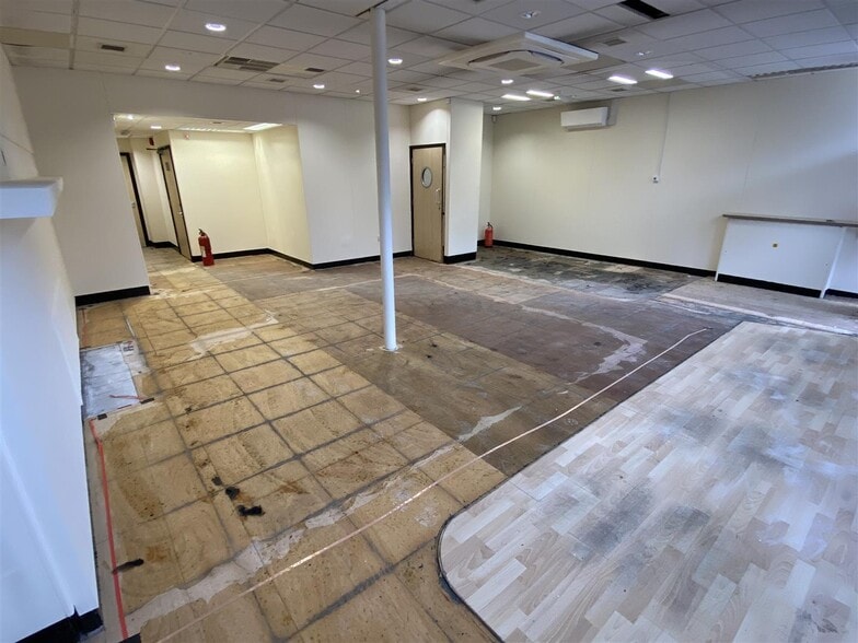 50-50A Queens Rd, Buckhurst Hill for lease - Building Photo - Image 3 of 7