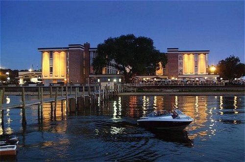 615 E Front St Traverse City Mi 49686 Hotel Property For 615 E Front St Traverse City Mi