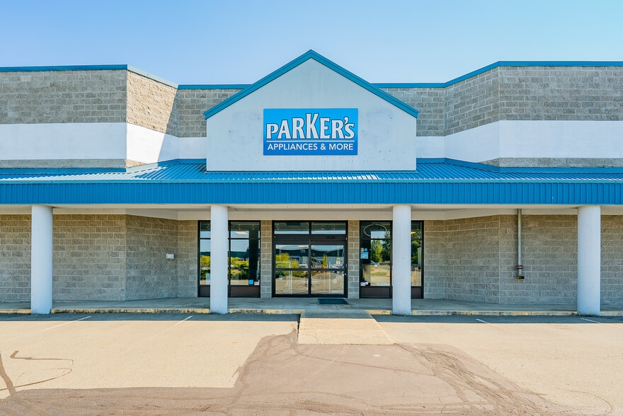 700 29th St, Courtenay, BC for sale - Building Photo - Image 3 of 7