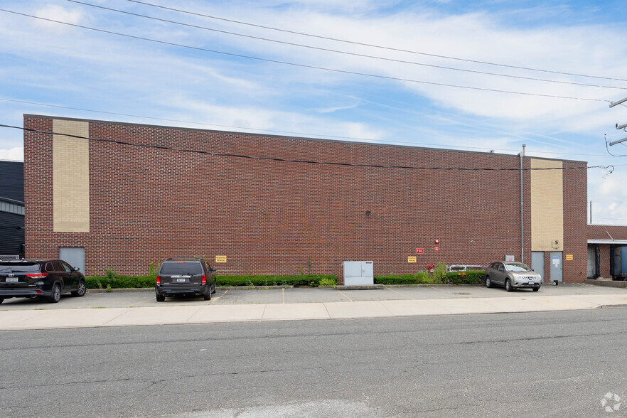 205 E 2nd St, Mineola, NY for lease - Building Photo - Image 3 of 22