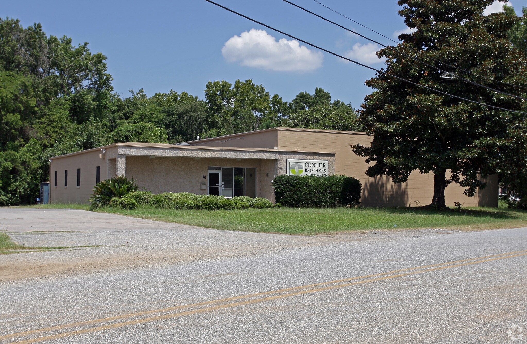 45 Ross Rd, Savannah, GA for sale Primary Photo- Image 1 of 1