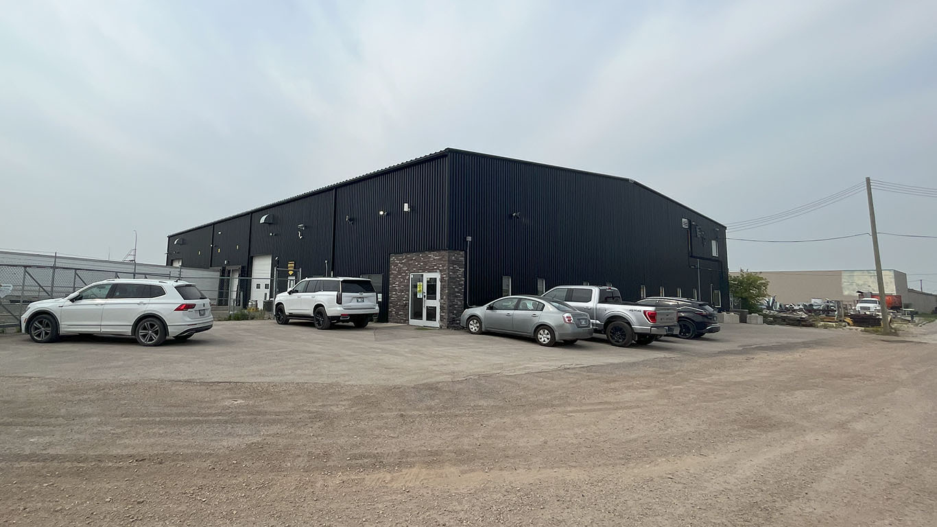 944 Henry Av, Winnipeg, MB for lease Building Photo- Image 1 of 8