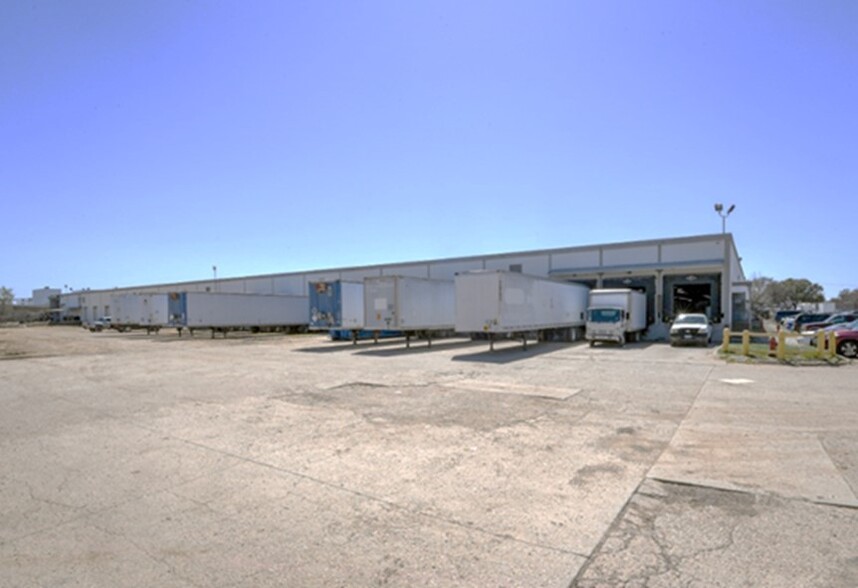 2302 W Marshall Dr, Grand Prairie, TX for lease - Building Photo - Image 2 of 5