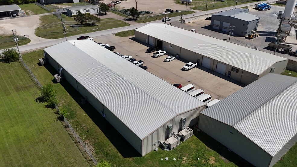 681 Eastgate Rd, Midlothian, TX for lease - Building Photo - Image 1 of 8