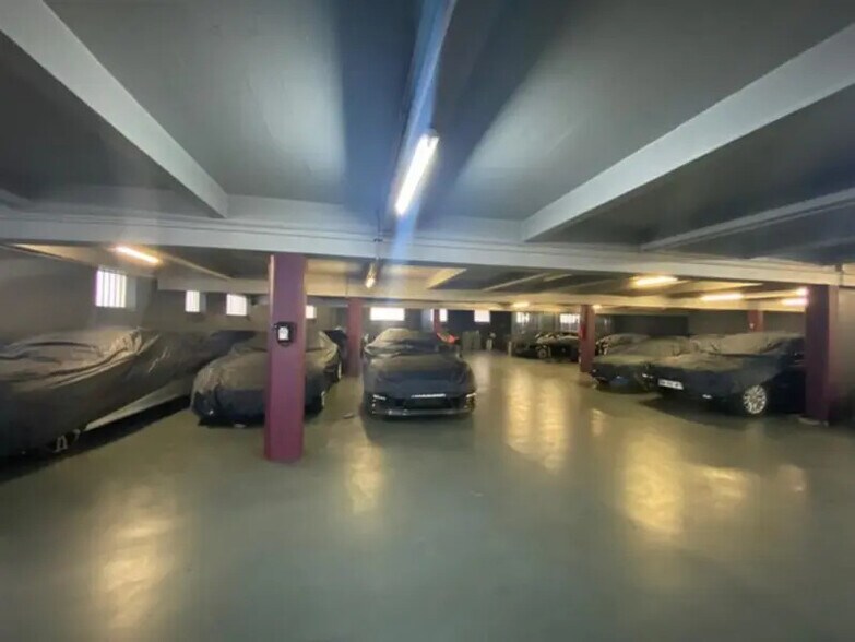 Flex in Lyon for sale - Building Photo - Image 2 of 6