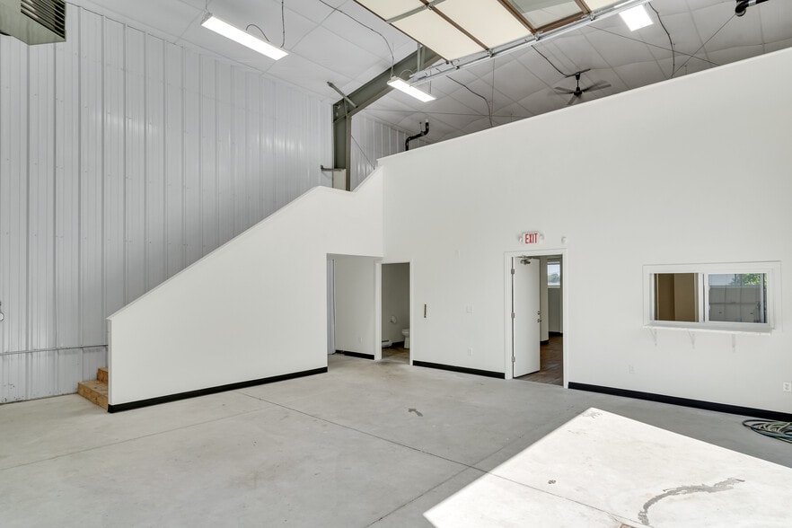 7 Adam Rd, Stoneham, MA for lease - Interior Photo - Image 3 of 8