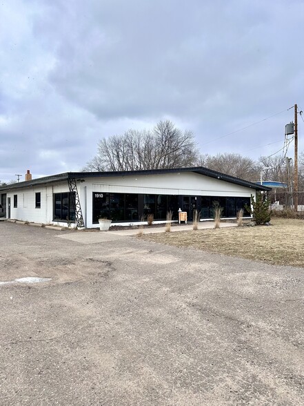 1910 S Lake St, Forest Lake, MN for sale - Building Photo - Image 1 of 15