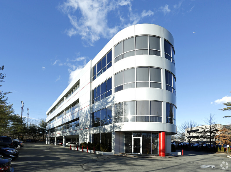 190 Middlesex Tpke, Iselin, NJ for sale - Primary Photo - Image 1 of 1