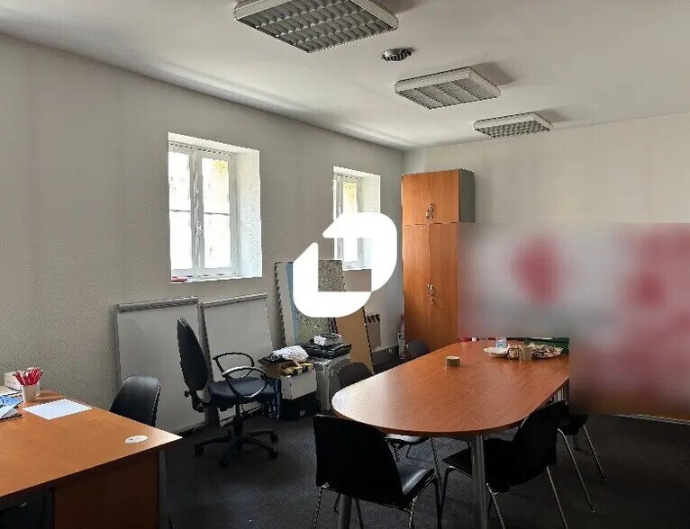 Office in Bordeaux for lease - Interior Photo - Image 1 of 6