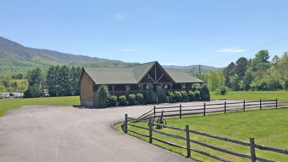 3345 Wears Valley Rd, Sevierville, TN 37862