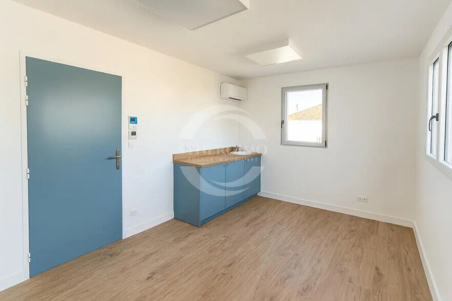 Flex in Le Bouscat for lease - Interior Photo - Image 3 of 6