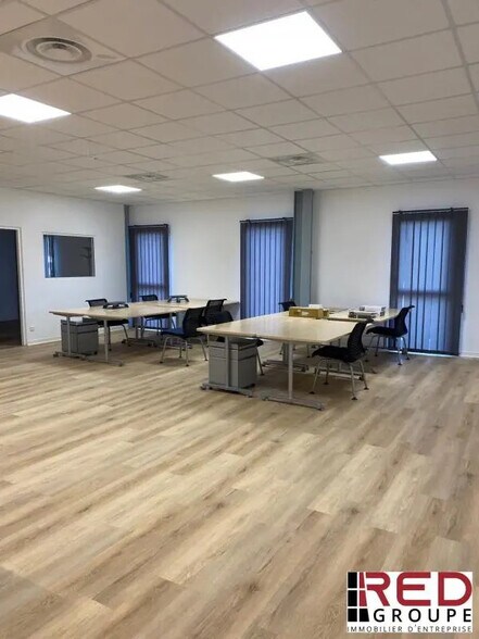 Office in Rousset for lease - Building Photo - Image 2 of 6