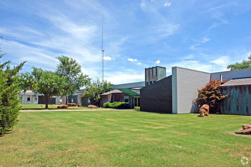 700 Cedar Lake Blvd, Oklahoma City, OK for lease - Primary Photo - Image 1 of 3