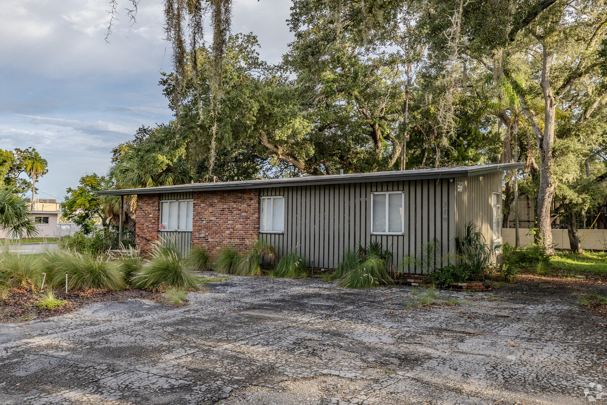 319 39th Ave N, Saint Petersburg, FL for sale Primary Photo- Image 1 of 1