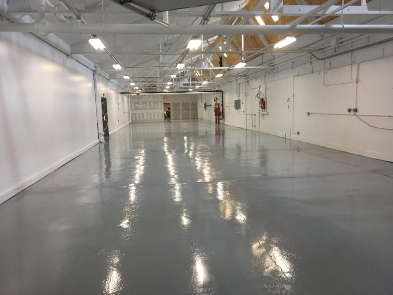 2501-2503 Deborah Ave, Zion, IL for lease - Interior Photo - Image 1 of 10