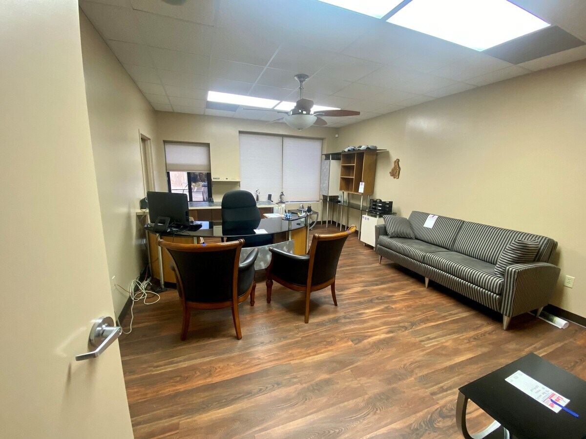 800 Juniper Cres, Chesapeake, VA 23320