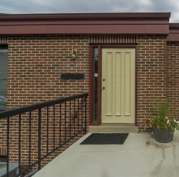 2555-2575 Chain Bridge Rd, Vienna, VA for lease - Building Photo - Image 3 of 16