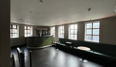 15 Marlborough Cres, Newcastle Upon Tyne for lease Interior Photo- Image 2 of 5