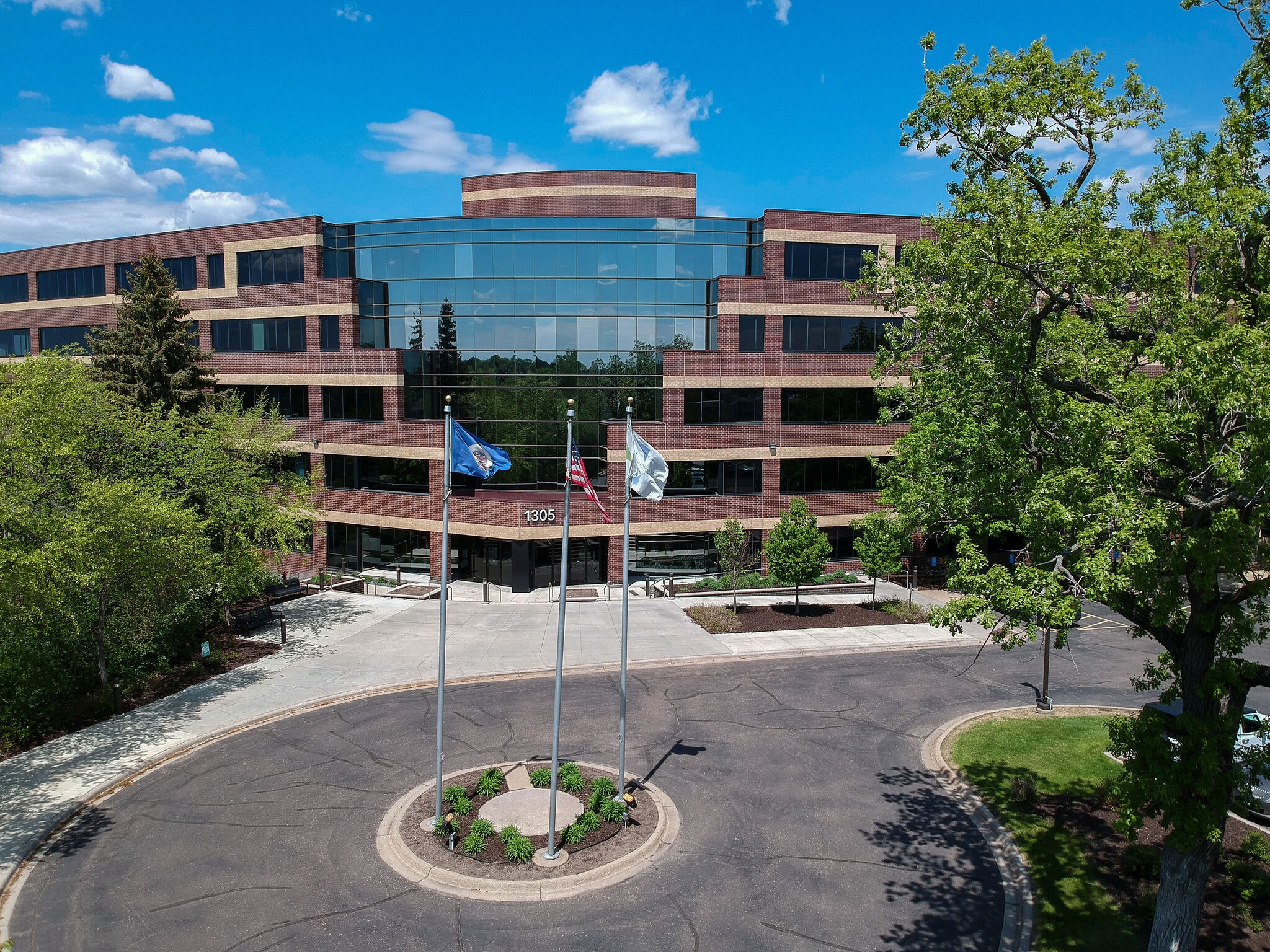 1305 Corporate Center Dr, Eagan, MN for lease Building Photo- Image 1 of 14