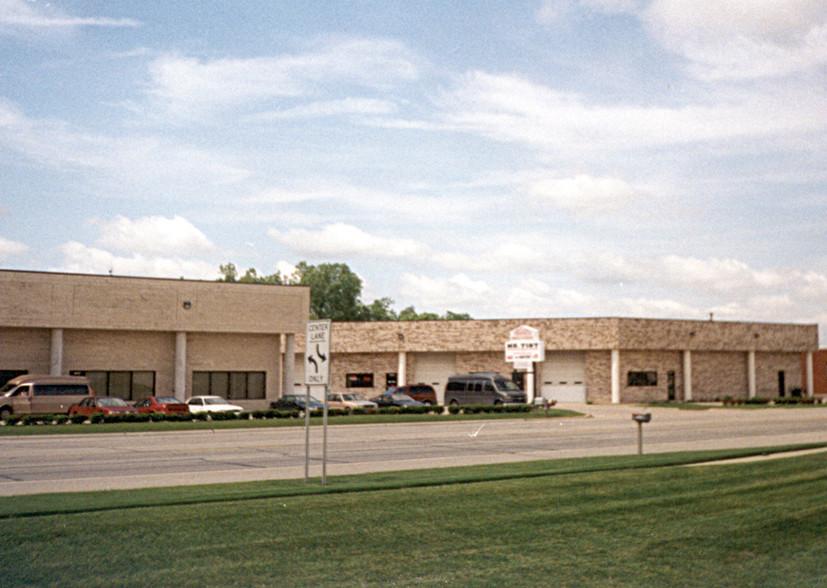 43917-43939 N Groesbeck Hwy, Clinton Township, MI for lease - Building Photo - Image 2 of 2