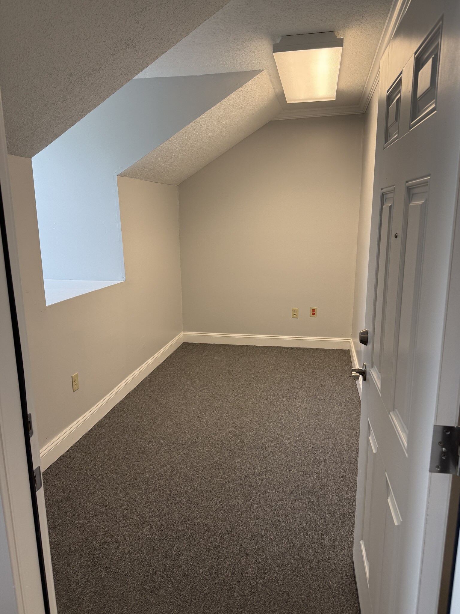 95-127 Fenn Rd, Newington, CT for lease Interior Photo- Image 1 of 3