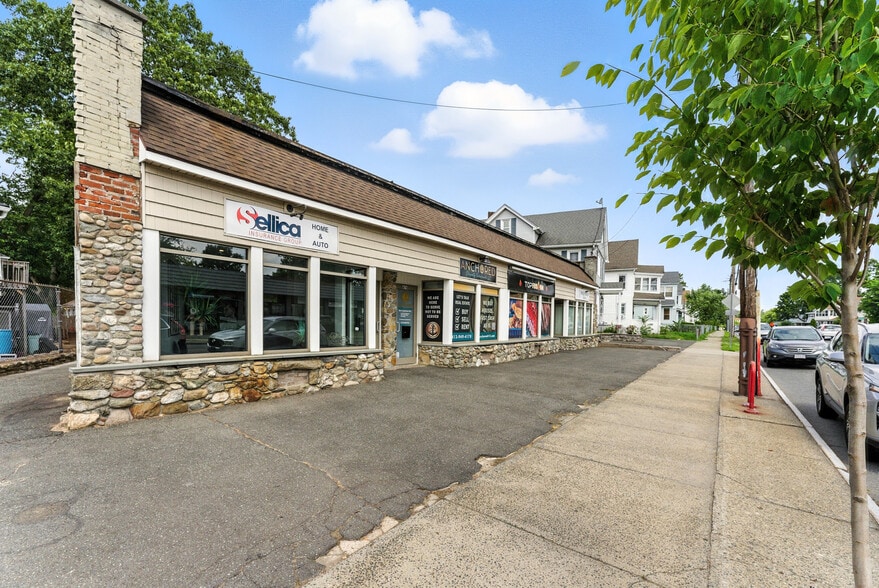 674-678 Dickinson St, Springfield, MA for sale - Building Photo - Image 2 of 11