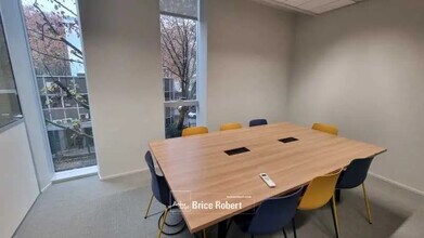 Office in Villeurbanne for lease Building Photo- Image 1 of 9
