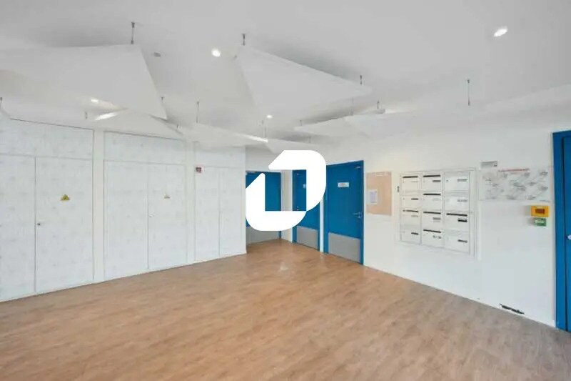 Office in Bordeaux for lease - Building Photo - Image 1 of 21