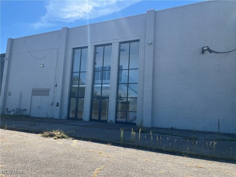 2600 25th St, Canton, OH for lease - Building Photo - Image 2 of 12