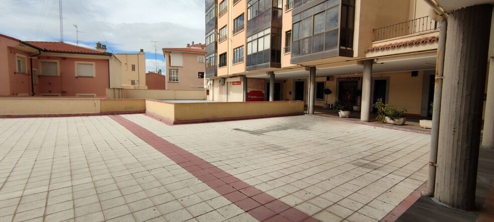 Paseo de Santo Tomás, 8, Ávila, Ávila for lease - Primary Photo - Image 1 of 2