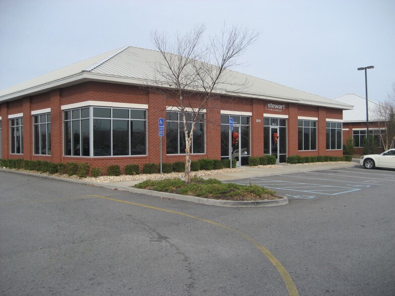 808 N Eden Way, Chesapeake, VA for sale - Primary Photo - Image 1 of 1