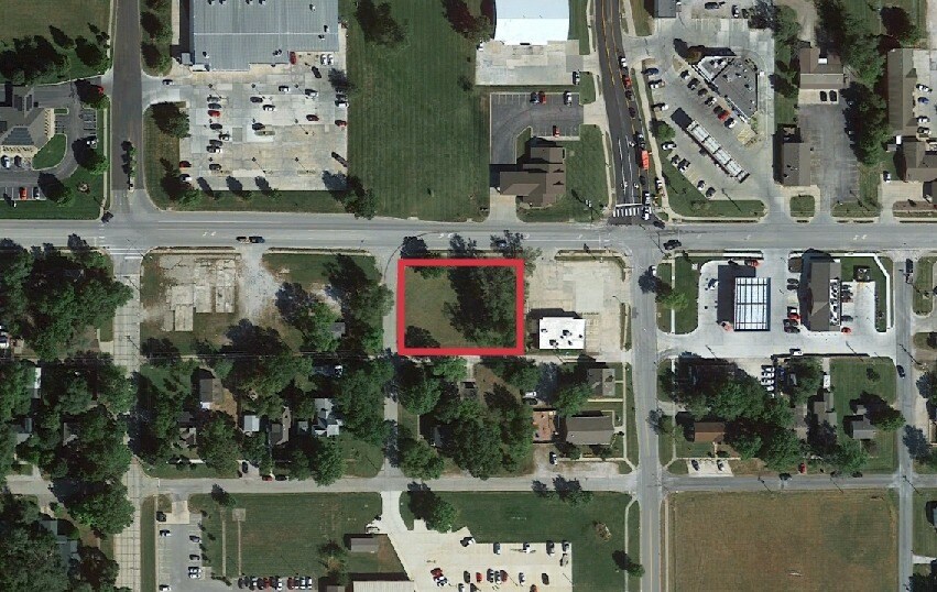 108 7th St, Baldwin City, KS 66006