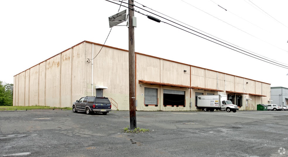 2C Terminal Way, Avenel, NJ for lease - Building Photo - Image 2 of 4