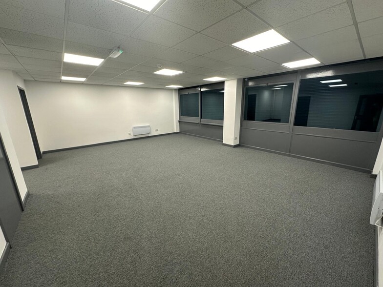 Charlton Dr, Cradley Heath for lease - Building Photo - Image 3 of 6