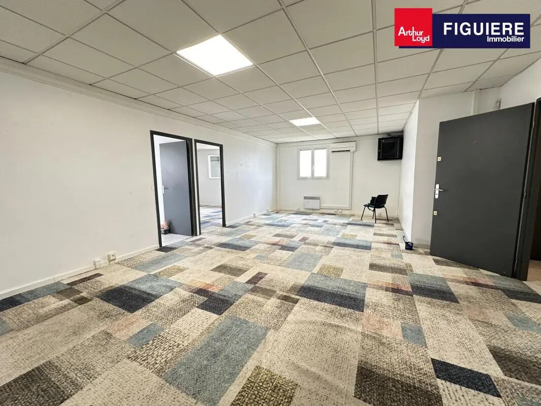 Office in Éguilles for lease Interior Photo- Image 1 of 6