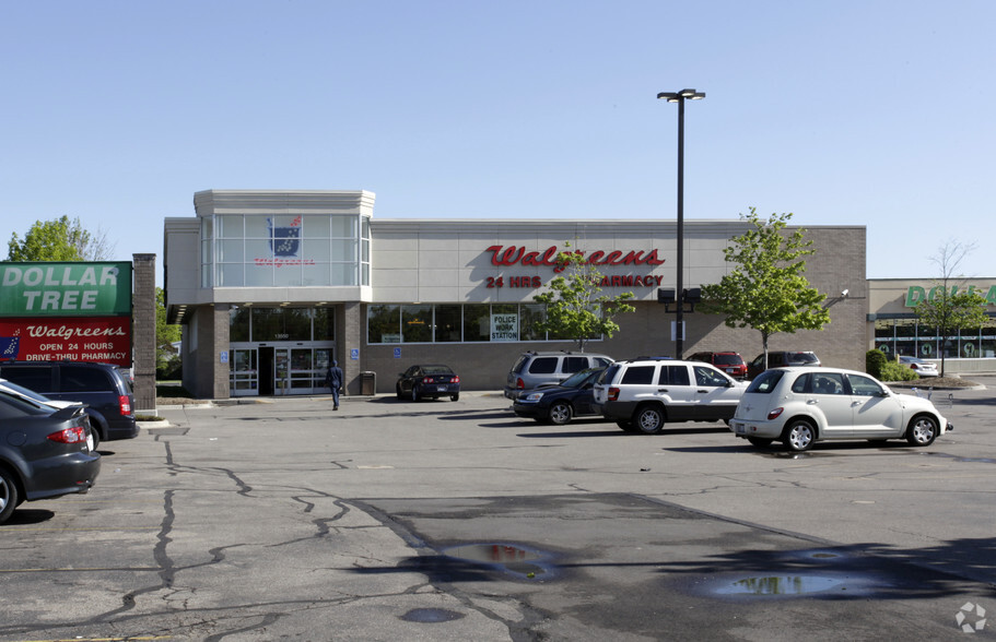 13550 W 9 Mile Rd, Oak Park, MI for lease - Primary Photo - Image 1 of 4