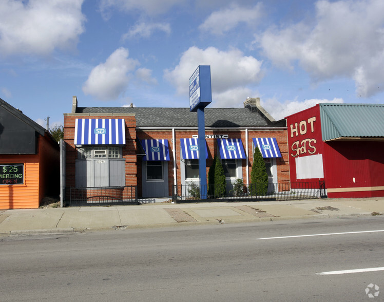 22741 Van Dyke Rd, Warren, MI for sale - Primary Photo - Image 1 of 1