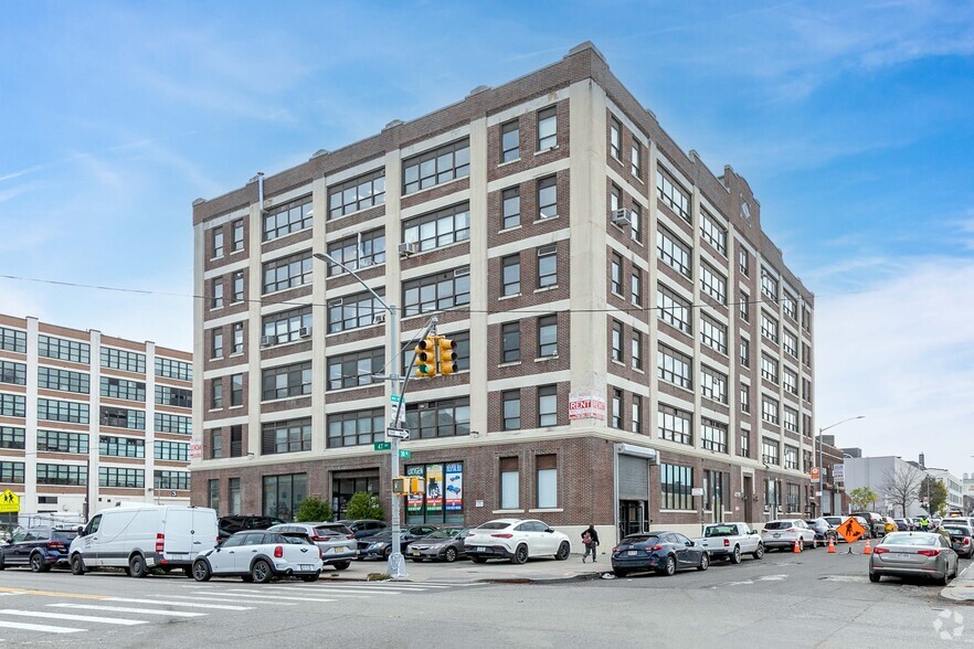 47-09 30th St, Long Island City, NY for lease - Primary Photo - Image 1 of 21