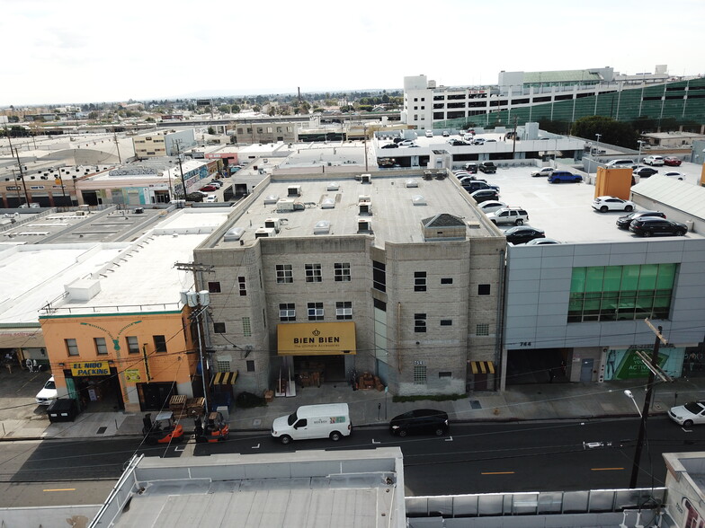 754-758 E Pico Blvd, Los Angeles, CA for sale - Building Photo - Image 1 of 8