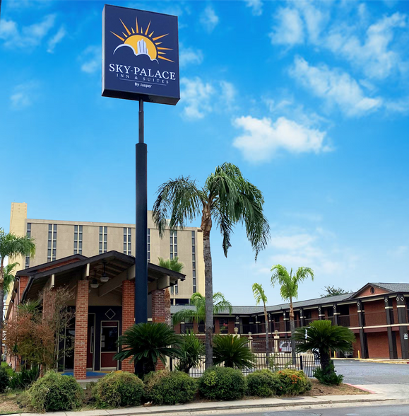 2620 Santa Ursula Ave, Laredo, TX for sale - Primary Photo - Image 1 of 1