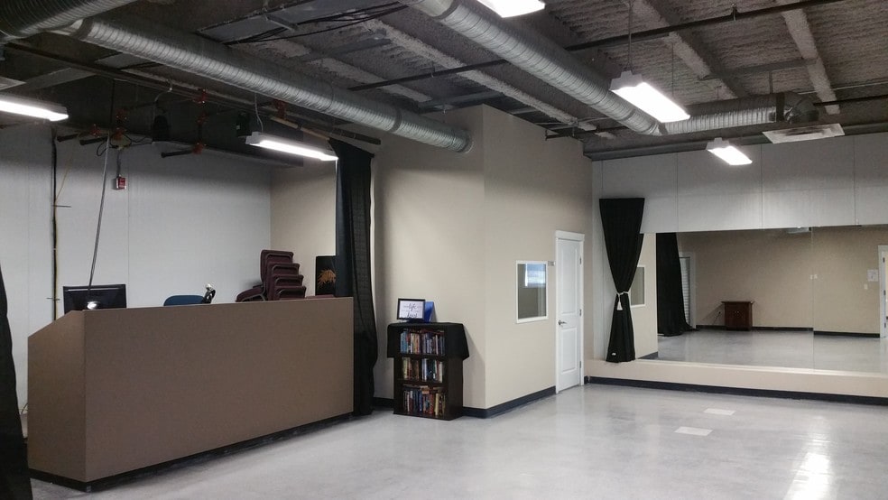 125 Carleton Dr, St. Albert, AB for lease - Interior Photo - Image 2 of 11