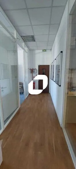 Office in Saint-Denis for lease - Interior Photo - Image 3 of 8