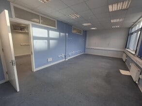62 West Harbour Rd, Edinburgh for lease Interior Photo- Image 2 of 3