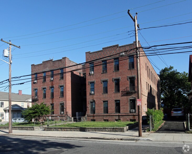 357 Jackson St, Hempstead, NY for sale - Primary Photo - Image 1 of 1