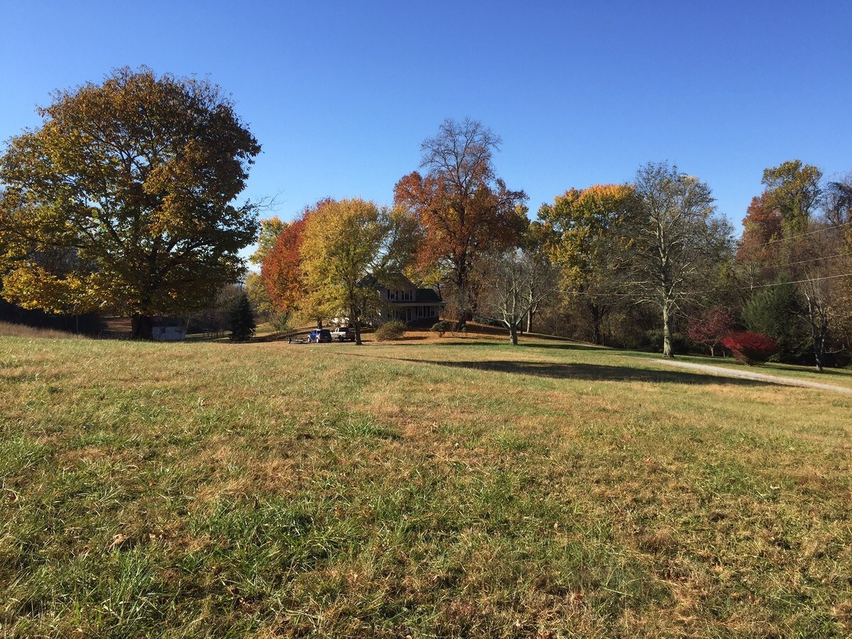 6102 Old Mountain Rd, Roanoke, VA 24019