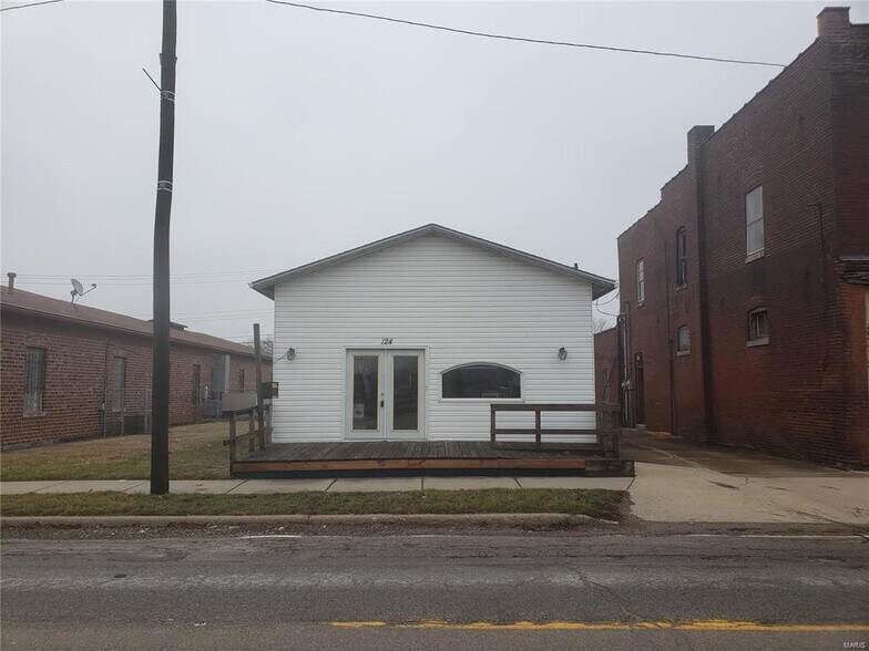 124 N Main St, Dupo, IL 62239