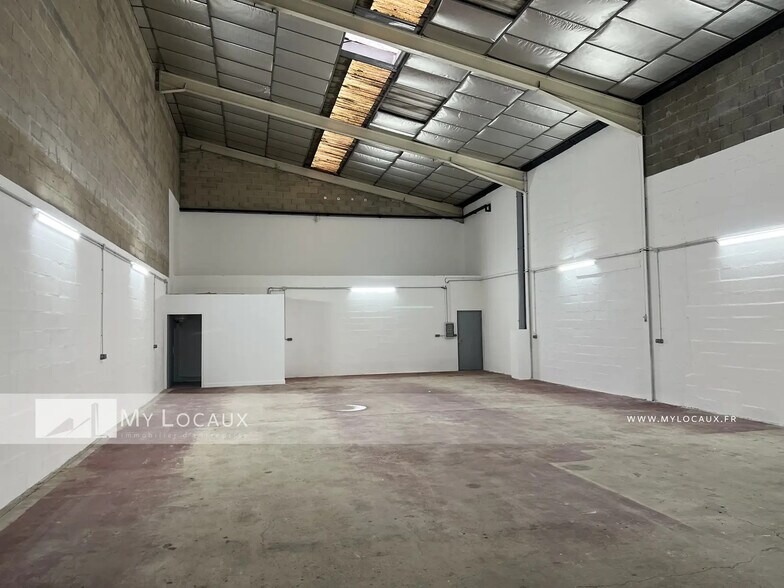 Industrial in Eaubonne for lease - Interior Photo - Image 3 of 7