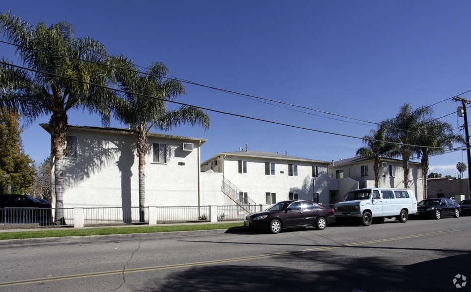 1117-1121 2nd St, San Fernando, CA for sale - Building Photo - Image 2 of 4